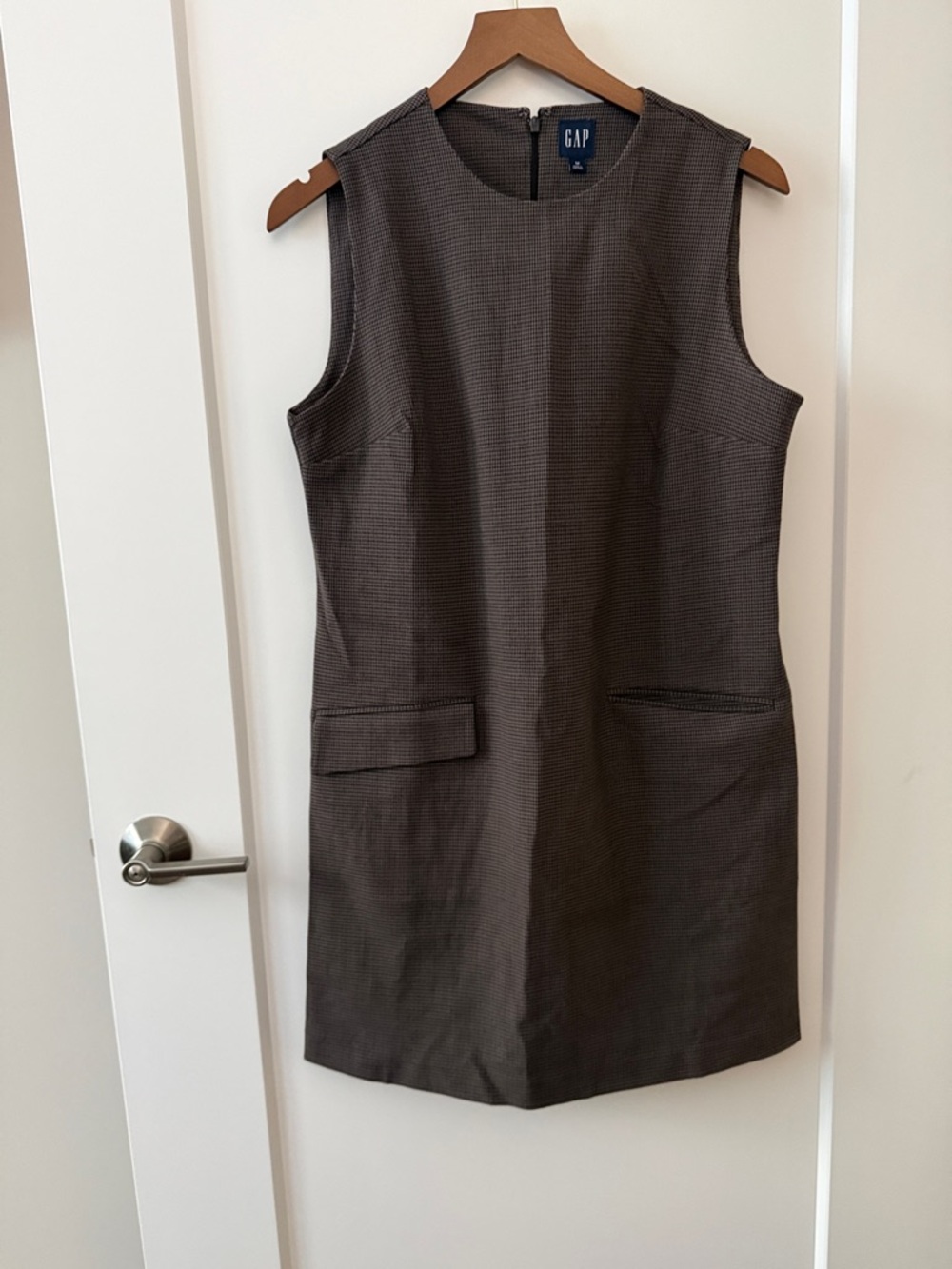 GAP Sleeveless Shift Dress in Tan, Black, and Dark Brown Houndstooth Pattern